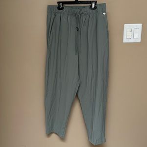 NWT Calia By Carrie Underwood Women’s Mid Rise Pant. Relaxed Fit. Ankle Length.